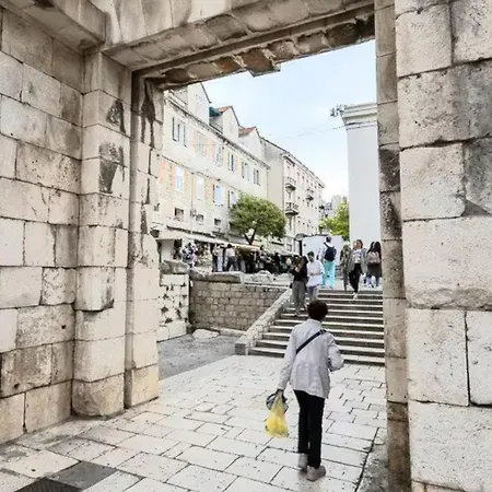 게스트하우스 Silver Gate Rooms-diocletian's Palace 3*