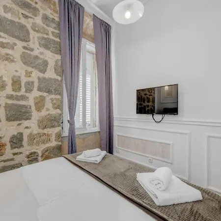 게스트하우스 Silver Gate Rooms-diocletian's Palace 3*