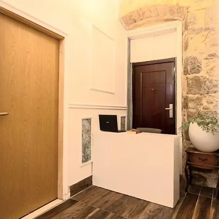 Vendégház Silver Gate Rooms-diocletian's Palace 3*