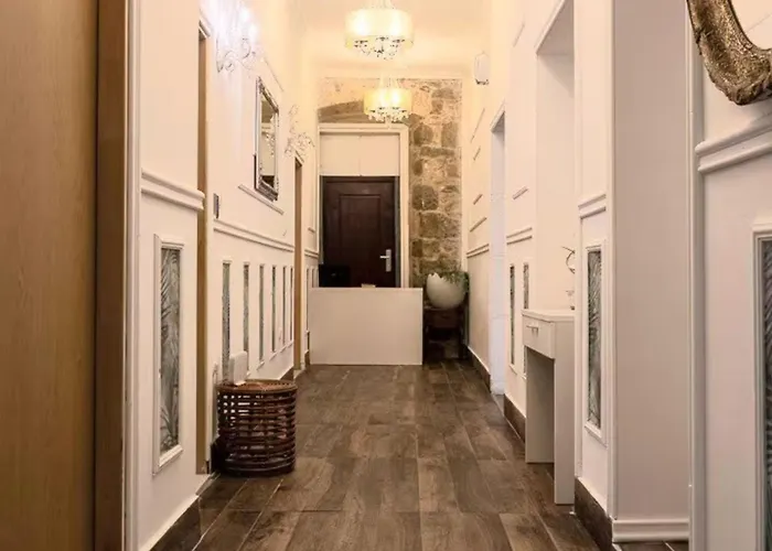 Silver Gate Rooms-diocletian's Palace